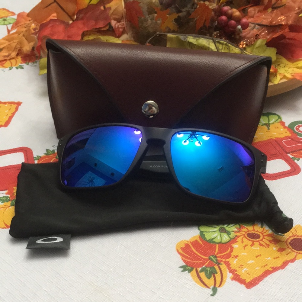 Oakley Holbrook XL Sunglasses (OSFM)